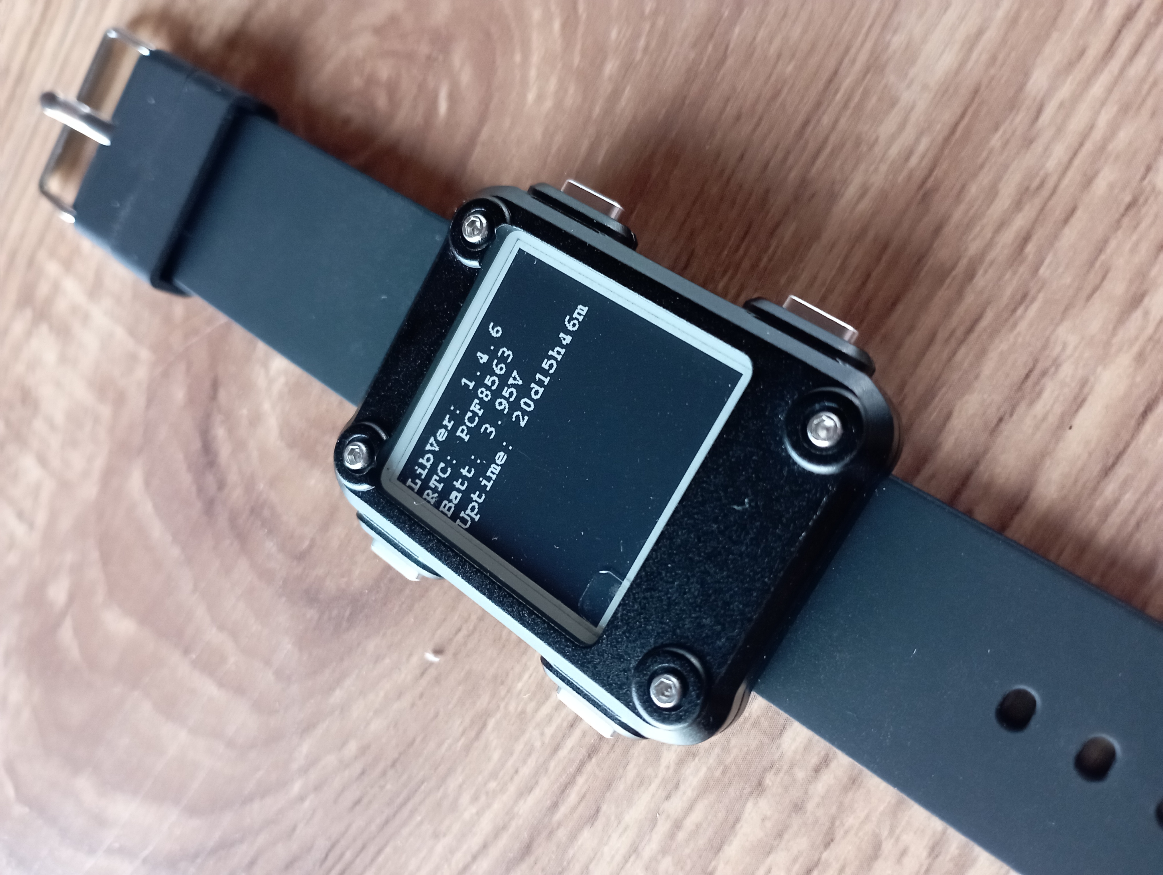 Original firmware's About screen showing the info for LibVer (1.4.6), RTC (PCF8563), Battary (3.95V), and Uptime (20 days, 15 hours, 46 minutes)'